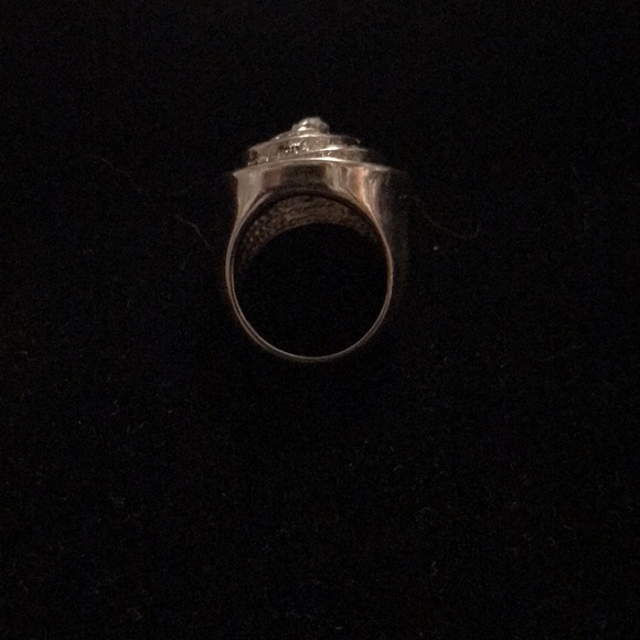 Round Rhinestone dinner ring. - Picture 3 of 4